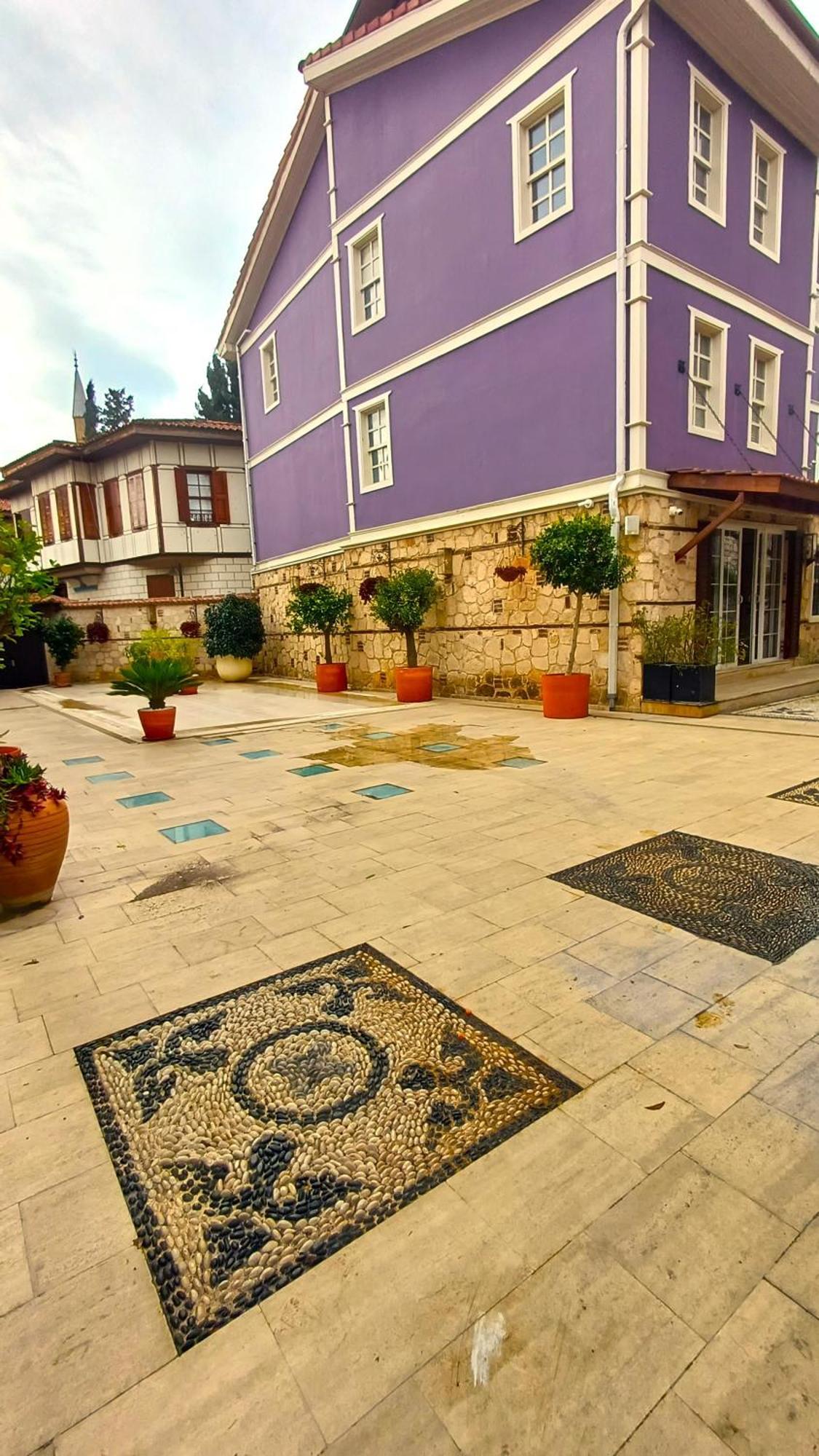 Magnificent Flat With Patio Near Hadrian's Gate Daire *